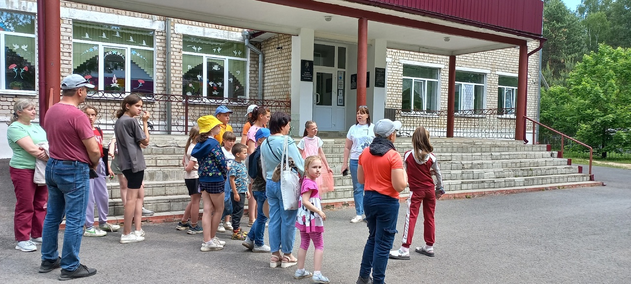 Экскурся для воспитанников летнего лагеря Будо-Анисовской школы.