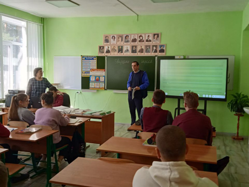 Преподаватели Кировского индустриально-педагогического колледжа провели профориентационную встречу.